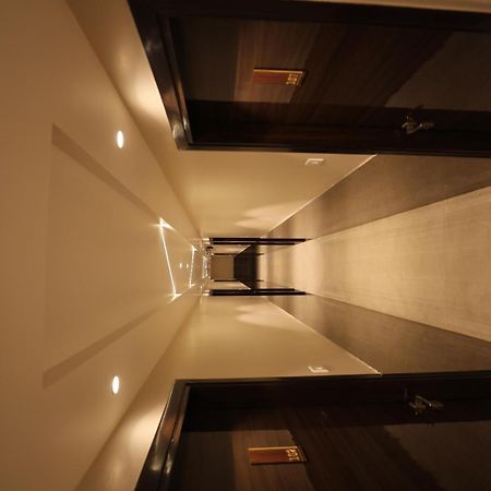 Hotel Maya Crystal Juhi Bari Luaran gambar